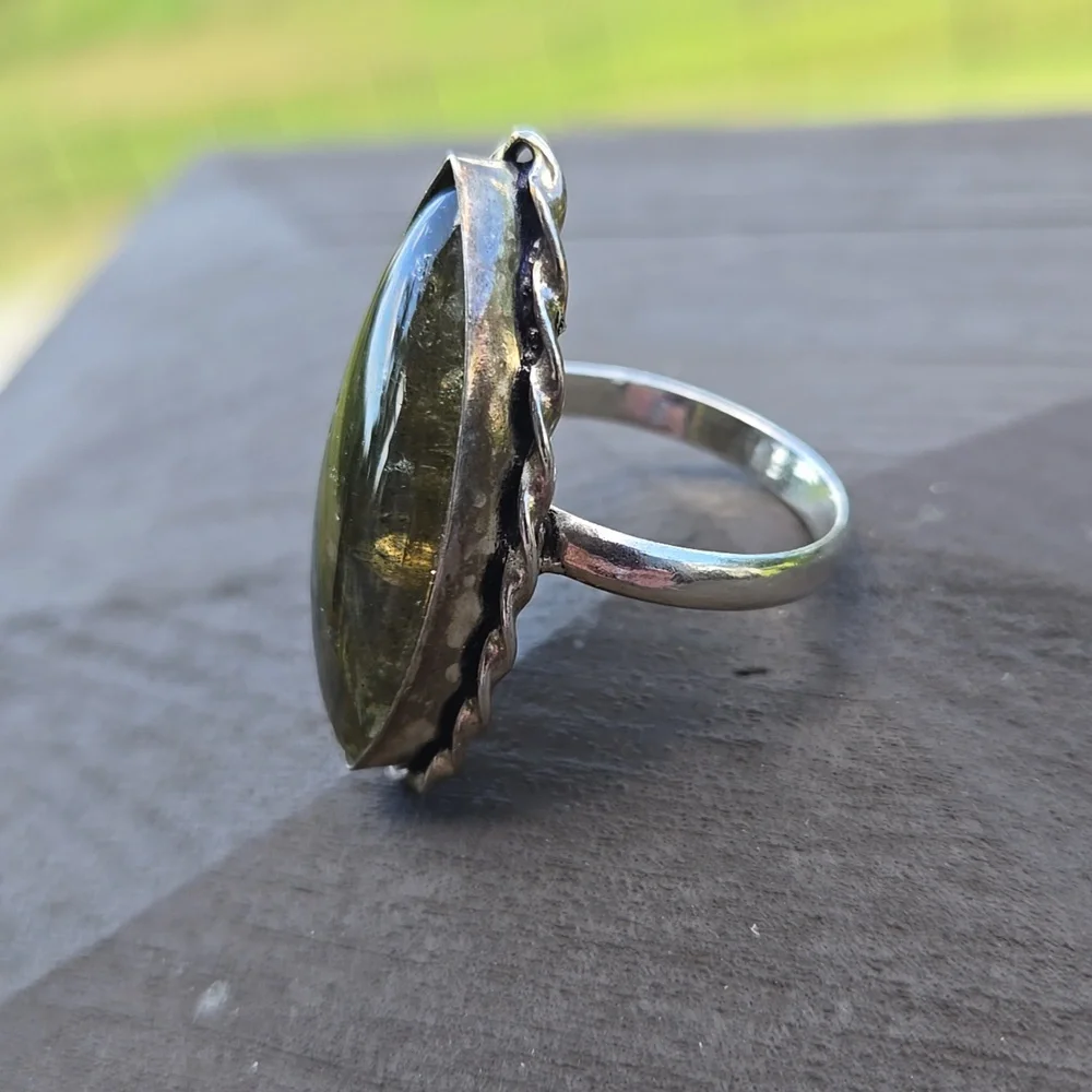 Labradorite Ring - Picture 4 of 7